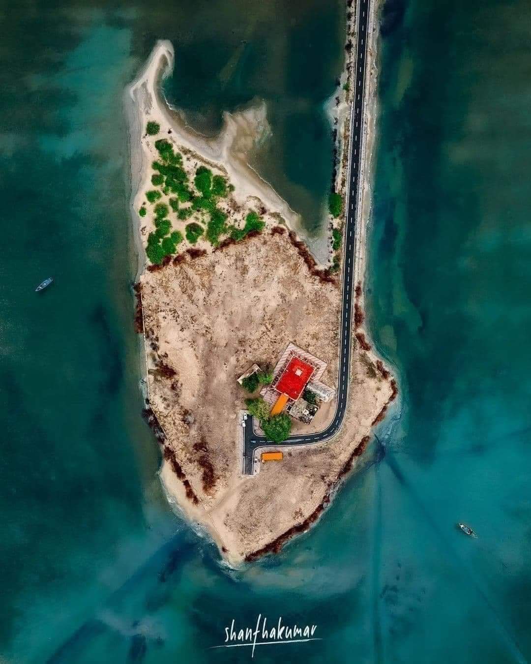 தமிழ்நாட்டி இலங்கையின் வடிவை ஒத்த குட்டி தீவு தமிழ்நாட்டி இலங்கையின் வடிவை ஒத்த குட்டி தீவு