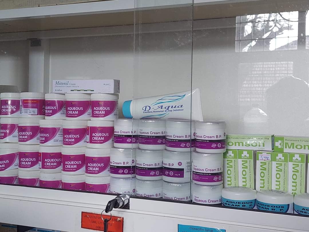 ஊர்காவற்றுறை வைத்தியசாலையில் தோல் நோய் களிம்பு வகைகள் தீர்ந்த நிலையில் வெளிநாடு வாழ் தனி நபர் அன்பளிப்பு ஊர்காவற்றுறை வைத்தியசாலையில் தோல் நோய் களிம்பு வகைகள் தீர்ந்த நிலையில் வெளிநாடு வாழ் தனி நபர் அன்பளிப்பு