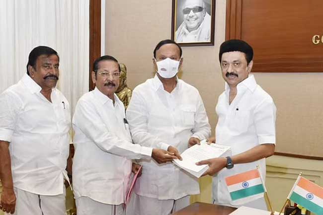 இலங்கை மக்களுக்கு திமுக நிதி உதவி! இலங்கை மக்களுக்கு திமுக நிதி உதவி!