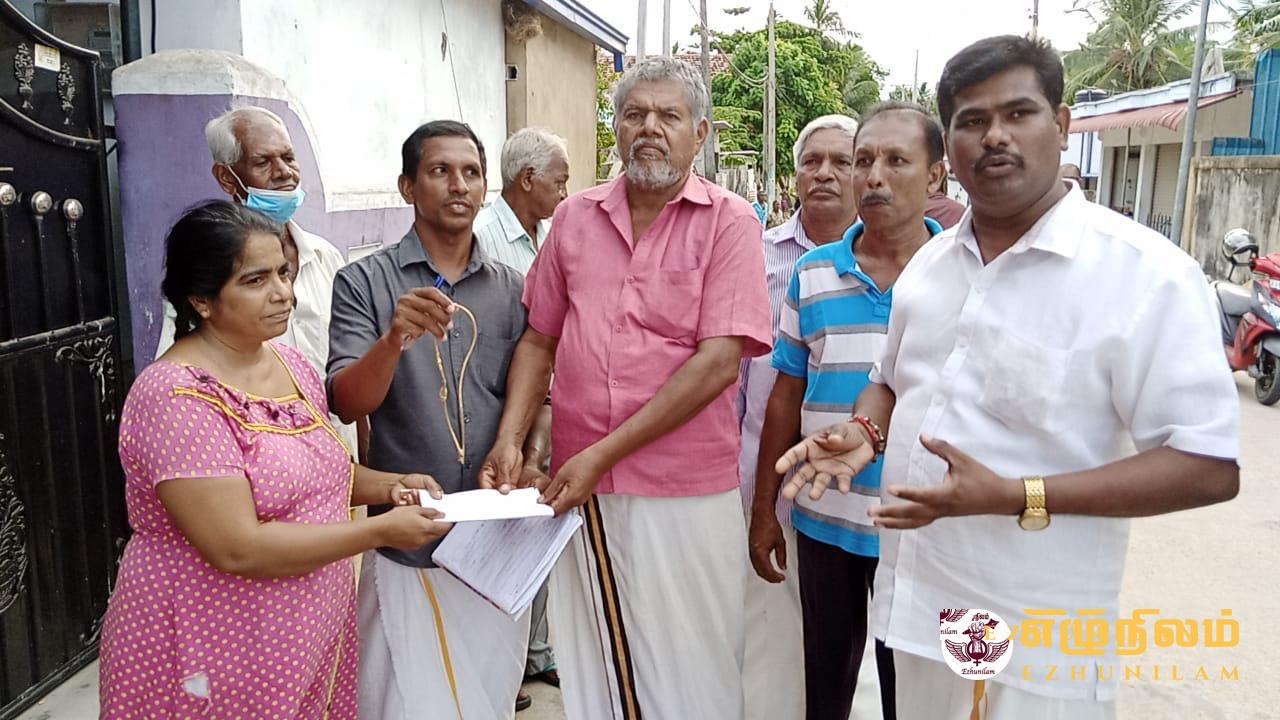 பொதுப்பணிக்கு தாலியை தானமாக வழங்கிய வீரப்பெண்; அம்பாறையில் உணர்ச்சிபூர்வமான சம்பவம்  (படம்)