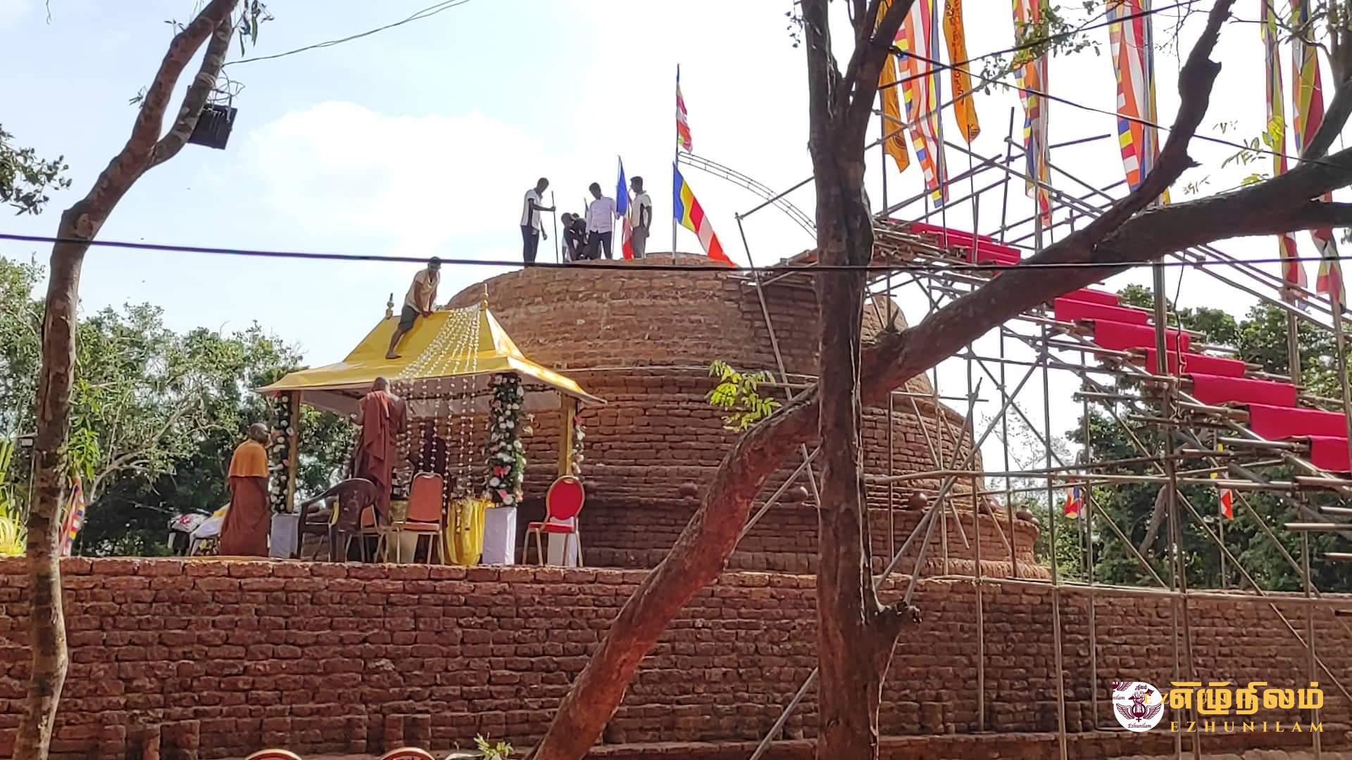 தமிழர்களின் பூர்வீக வழிபாட்டிடமான குருந்தூர்மலையில்சட்டவிரோதமாக அமைக்கப்பட்ட விகாரையில் புத்தர் சிலை வைக்கும் முயற்சிகள் முறியடிப்பு தமிழர்களின் பூர்வீக வழிபாட்டிடமான குருந்தூர்மலையில்சட்டவிரோதமாக அமைக்கப்பட்ட விகாரையில் புத்தர் சிலை வைக்கும் முயற்சிகள் முறியடிப்பு