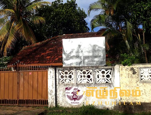 சாணக்கியனின் மக்கள் சந்திப்பு காரியாலத்தின் பெயர் பலகை சேதம்! சாணக்கியனின் மக்கள் சந்திப்பு காரியாலத்தின் பெயர் பலகை சேதம்!