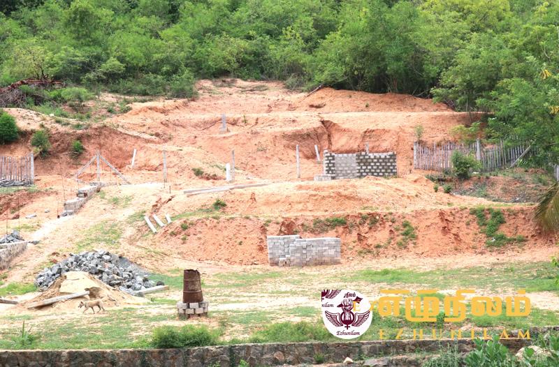 கிழக்கு மாகாண ஆளுநரின் தடையையும் மீறி இரவோடிரவாக இரகசியமாக கட்டப்படும் புத்த விகாரை