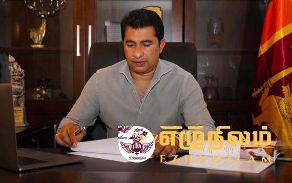 தூக்கி வீசப்பட்டார் விளையாட்டு அமைச்சர் தூக்கி வீசப்பட்டார் விளையாட்டு அமைச்சர்