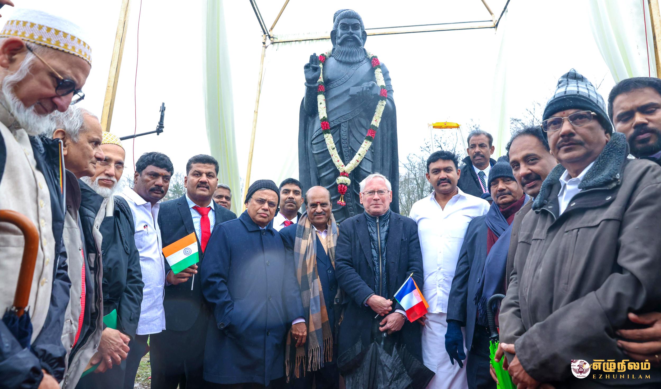 பிரான்ஸில் திருவள்ளுவர் திருவுருவச் சிலை திறப்பு; கிழக்கு ஆளுநர் செந்தில் திறந்து வைத்தார்