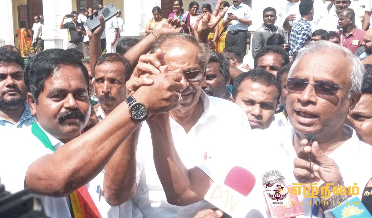 சிறிதரனுக்கு -184,சுமந்திரனுக்கு -137 வாக்குகள் தமிழரசுக் கட்சியின் தலைவராக சிறிதரன்; இரகசிய வாக்கெடுப்பில் 321 பேர் வாக்களிப்பு ; 74வருட வரலாற்றில் முதல் முறையாக நடந்த தேர்தல்