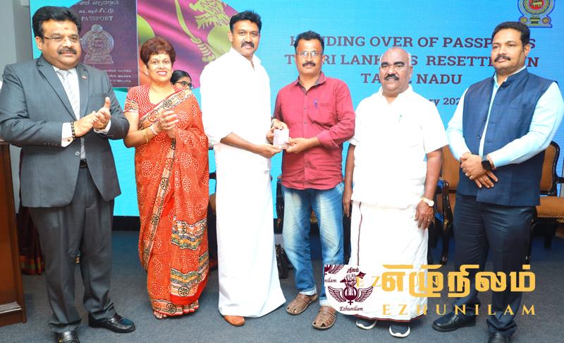 தமிழகத்தில் தஞ்சம் புகுந்த இலங்கை அகதிகளுக்கு கடவுச் சீட்டு வழங்கல்