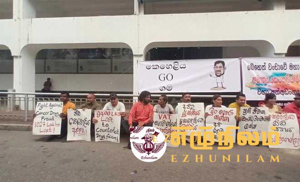 ஆர்ப்பாட்டத்தில் ஈடுபட்ட 3 சமூக ஆர்வலர்கள் கொழும்பில் கைது! ஆர்ப்பாட்டத்தில் ஈடுபட்ட 3 சமூக ஆர்வலர்கள் கொழும்பில் கைது!