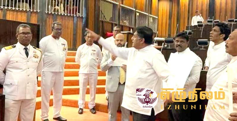 வெடுக்குநாறி மலையில் பொலிஸ் அராஜகம் தமிழ் எம்.பி.க்களால் ஸ்தம்பித்தது சபை ; அணிதிரண்ட மலையக எம்.பி.க்கள் வெடுக்குநாறி மலையில் பொலிஸ் அராஜகம் தமிழ் எம்.பி.க்களால் ஸ்தம்பித்தது சபை ; அணிதிரண்ட மலையக எம்.பி.க்கள்
