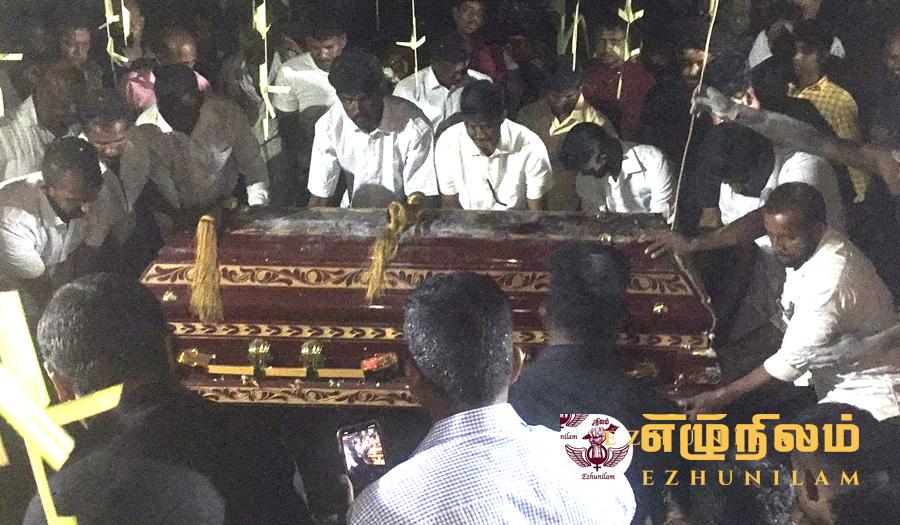 சாந்தனுக்கு விடை கொடுத்தது தமிழர் தாயகம்; மக்களின் கதறலுக்கு மத்தியில் எள்ளங்குளம் இந்து மயானத்தில் பூதவுடல் விதைப்பு (PHOTOS)