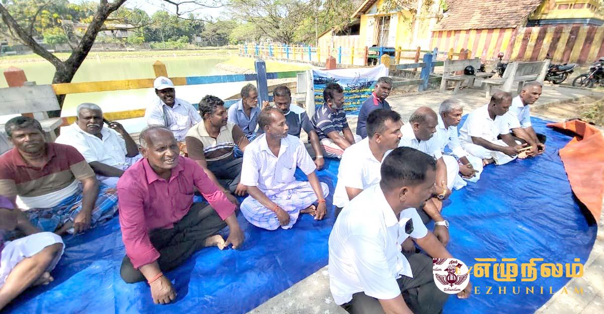 இந்திய துணைத் தூதரகத்துக்கு அப்பால் யாழில் மீனவர்கள் உண்ணாவிரதம்