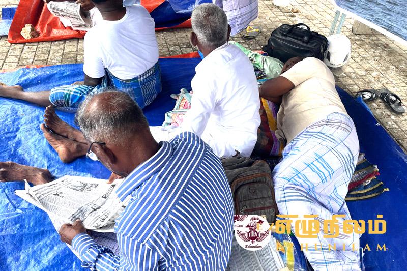 மீனவர்கள் 3ஆவது நாளாக உண்ணாவிரதம்; ஒருவரின் நிலை கவலைக்கிடம் மீனவர்கள் 3ஆவது நாளாக உண்ணாவிரதம்; ஒருவரின் நிலை கவலைக்கிடம்