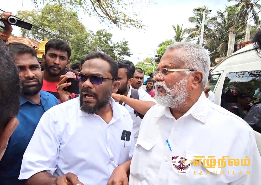 இந்திய எல்லையை தாண்டி இலங்கை கடலுக்குள் வராமல்; தமிழக மீனவர்களைத் தடுத்து நிறுத்துவோம்!; அமைச்சர் டக்ளஸின் உறுதிமொழியால் உண்ணாவிரதம் கைவிடப்பட்டது இந்திய எல்லையை தாண்டி இலங்கை கடலுக்குள் வராமல்; தமிழக மீனவர்களைத் தடுத்து நிறுத்துவோம்!; அமைச்சர் டக்ளஸின் உறுதிமொழியால் உண்ணாவிரதம் கைவிடப்பட்டது