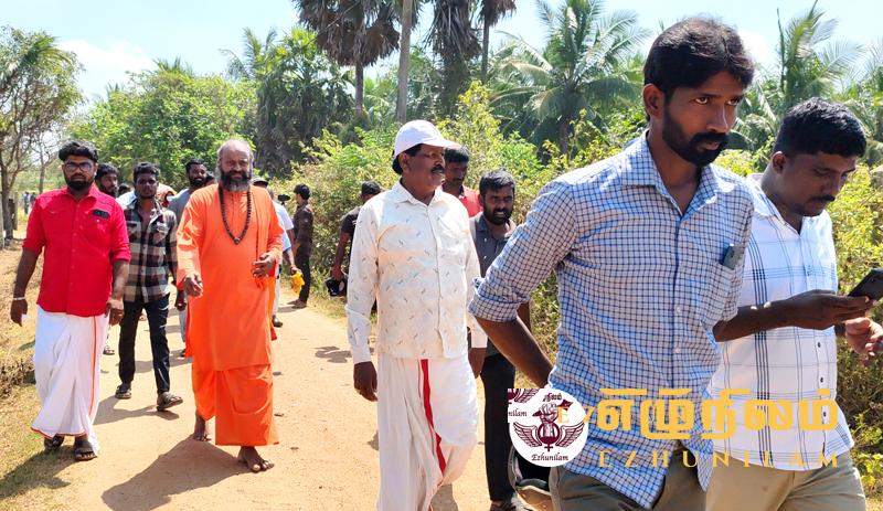 வெடுக்குநாறிமலையில் பாதுகாப்பு கெடுபிடி: நீண்ட தூரம் காலநடையாக சென்று பக்தர்கள் வழிபாடு