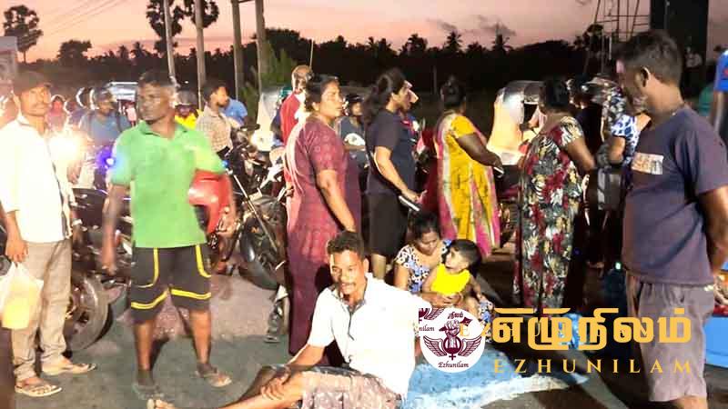 யாழ். போதனா வைத்தியசாலை கொட்டிய மருத்துவ கழிவுகளால் அரியாலையில் பெரும்சுகாதார சீர்கேடு; கோபத்தில் ஏ-9 வீதியை முடக்கி மக்கள் போராட்டம்
