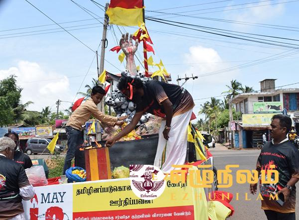 இறுதியுத்த துயரங்களை சுமந்து சென்ற ஊர்தியை மறித்த பொலிஸார்: சிறிய குழப்பத்தையடுத்து தொடர்ந்த பயணம்