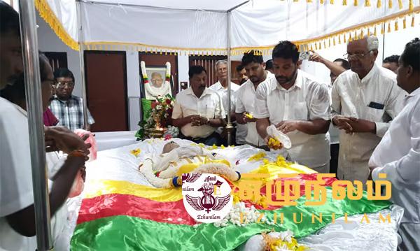 (Photos) சிறப்பு விமானம் மூலம் யாழிற்கு கொண்டுவரப்பட்ட சம்பந்தனின் பூதவூடல்: கட்சியின் கொடி போர்த்தப்பட்டு அஞ்சலி