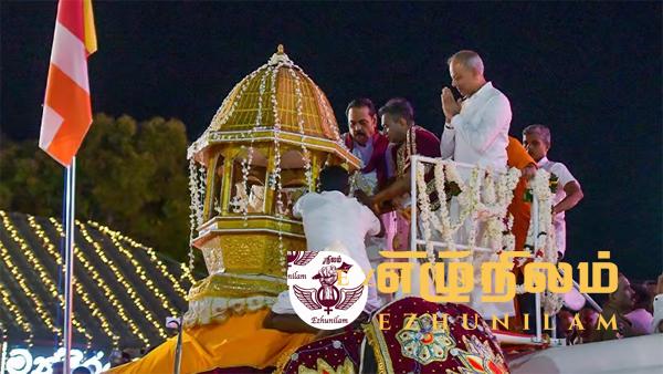 மகிந்தவும் ரணிலின் ஆலோசகரும் கதிர்காமத்தில்: தேர்தல் பிரச்சாரம் ஆரம்பமா? ஊடகப் பிரிவின் செய்தி என்ன? மகிந்தவும் ரணிலின் ஆலோசகரும் கதிர்காமத்தில்: தேர்தல் பிரச்சாரம் ஆரம்பமா? ஊடகப் பிரிவின் செய்தி என்ன?