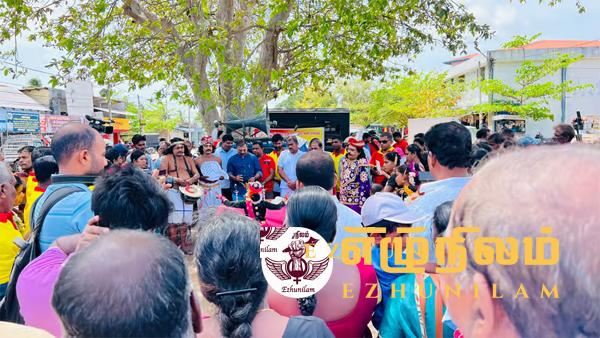 தமிழ் பொது வேட்பாளருக்கு பெருகும் ஆதரவு: கிளிநொச்சியில் அமோக வரவேற்பு தமிழ் பொது வேட்பாளருக்கு பெருகும் ஆதரவு: கிளிநொச்சியில் அமோக வரவேற்பு