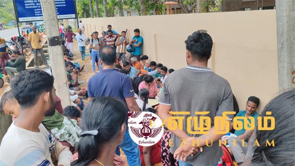 வரிசையினை ஏற்படுத்திய அரசாங்கத்திற்கு வாக்களிக்க வேண்டுமா?; பொதுமக்கள் விசனம்!
