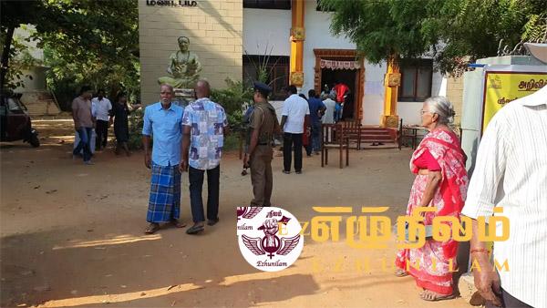 ஜனாதிபதி தேர்தல்-யாழ். மாவட்டத்தில் பொதுமக்கள் ஆர்வத்துடன் பங்கேற்பு! ஜனாதிபதி தேர்தல்-யாழ். மாவட்டத்தில் பொதுமக்கள் ஆர்வத்துடன் பங்கேற்பு!