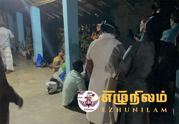 பிரசவத்தின் போது தாயும் சேயும் மரணம்!; மன்னார் மாவட்ட பொது வைத்தியசாலையில் பதற்றம் பிரசவத்தின் போது தாயும் சேயும் மரணம்!; மன்னார் மாவட்ட பொது வைத்தியசாலையில் பதற்றம்