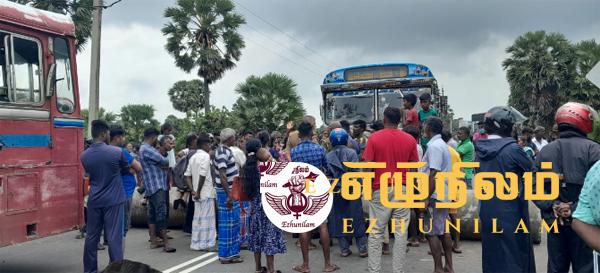 தலைமன்னார் விலுப்பட்டான் குடியிருப்பு கிராம மக்கள் வீதியை மறித்து போராட்டம் தலைமன்னார் விலுப்பட்டான் குடியிருப்பு கிராம மக்கள் வீதியை மறித்து போராட்டம்