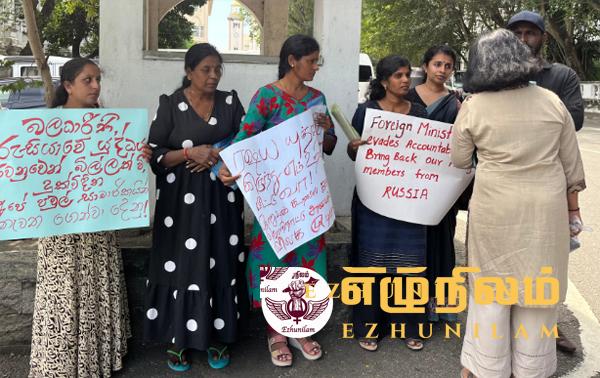 ரஷ்யப்படையில் வலிந்து இணைக்கப்பட்டுள்ள உறவுகளை மீட்டுத்தாருங்கள்; கொழும்பில் கவனயீர்ப்பு போராட்டம்