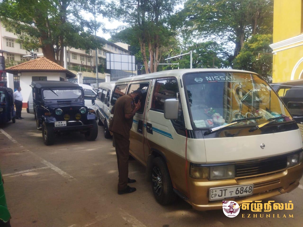 உள்ளூராட்சி தேர்தல் வேட்பாளர்களுக்கு ஆதரவாக 8 வாகனங்களில் ஊர்வலமாக செல்ல முயன்ற 33 ஆதரவாளர்கள் கைது