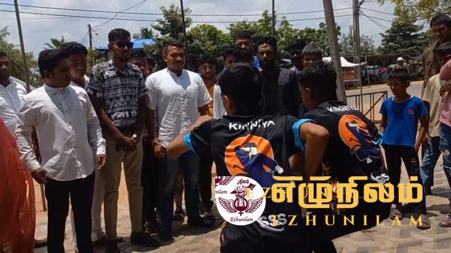 கிண்ணியா கூட்டத்தில் ஒரு நிமிடமே பேசிய நாமல்! கிண்ணியா கூட்டத்தில் ஒரு நிமிடமே பேசிய நாமல்!