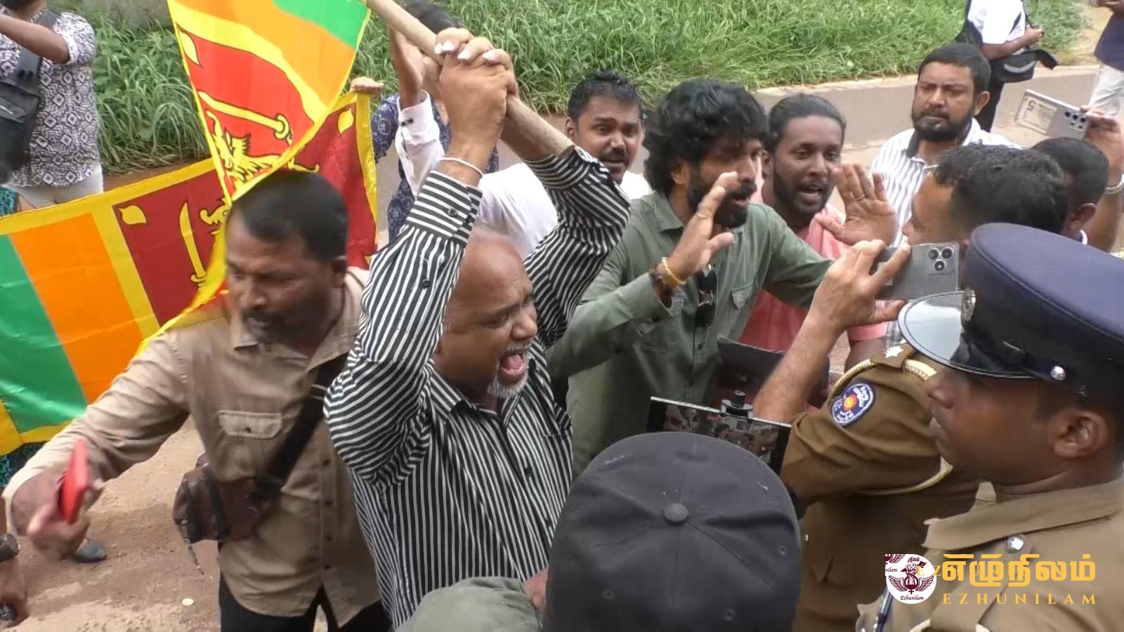 தமிழருக்கு ஆதரவான நிகழ்வுக்கு எதிர்ப்பு; நீர்கொழும்பில் இனவாதக் குழு குழப்பியது தமிழருக்கு ஆதரவான நிகழ்வுக்கு எதிர்ப்பு; நீர்கொழும்பில் இனவாதக் குழு குழப்பியது