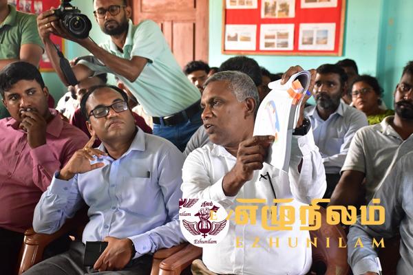 எமது தீவுக்குள் காற்றாலை வேண்டாம்; மன்னாரில் மக்கள் கடும் எதிர்ப்பு திடீரென வெளியேறிய அமைச்சர்