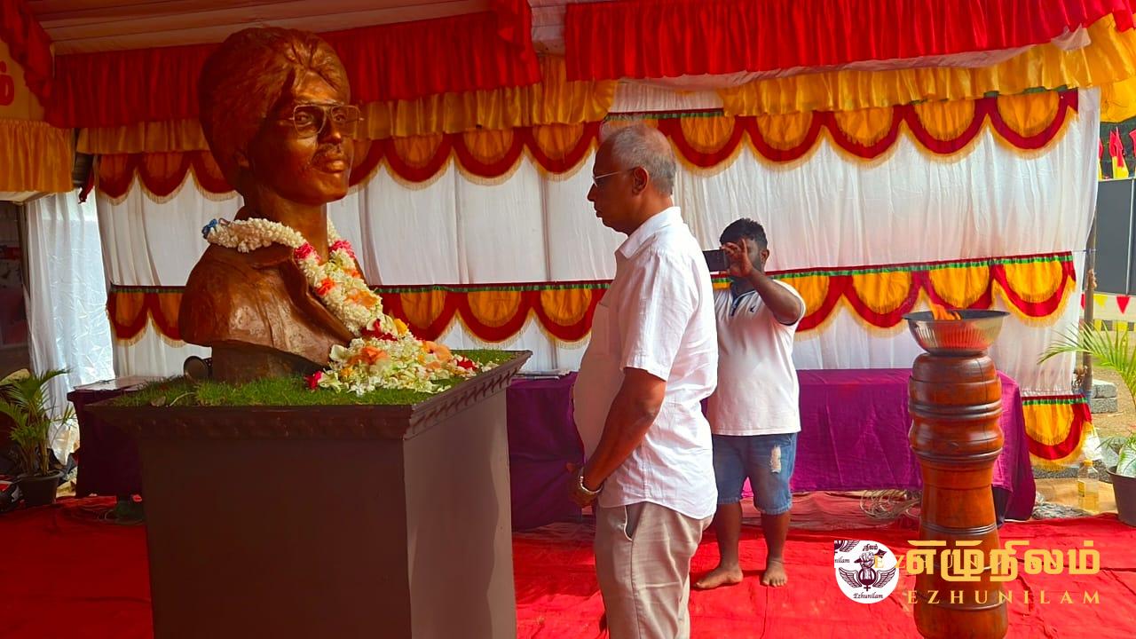 இனத்துக்காகத் தன் இன்னுயிரை ஆகுதியாக்கிய திலீபனின் தியாகம் இந் நாட்டில் தமிழ்மக்கள் வாழும் காலம் முழுவதும் பேசப்படும் இனத்துக்காகத் தன் இன்னுயிரை ஆகுதியாக்கிய திலீபனின் தியாகம் இந் நாட்டில் தமிழ்மக்கள் வாழும் காலம் முழுவதும் பேசப்படும்