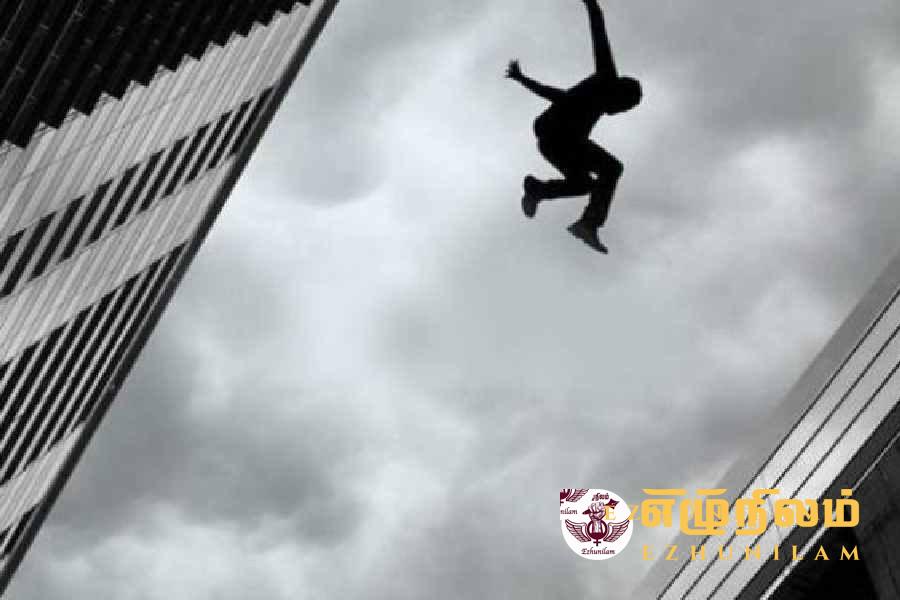 விளையாட்டில் வெற்றி: மாணவியை ஒதுக்கிய சக மாணவிகள் – யாழில் மனமுடைந்து 2 வது மாடியில் இருந்து குதித்த மாணவி