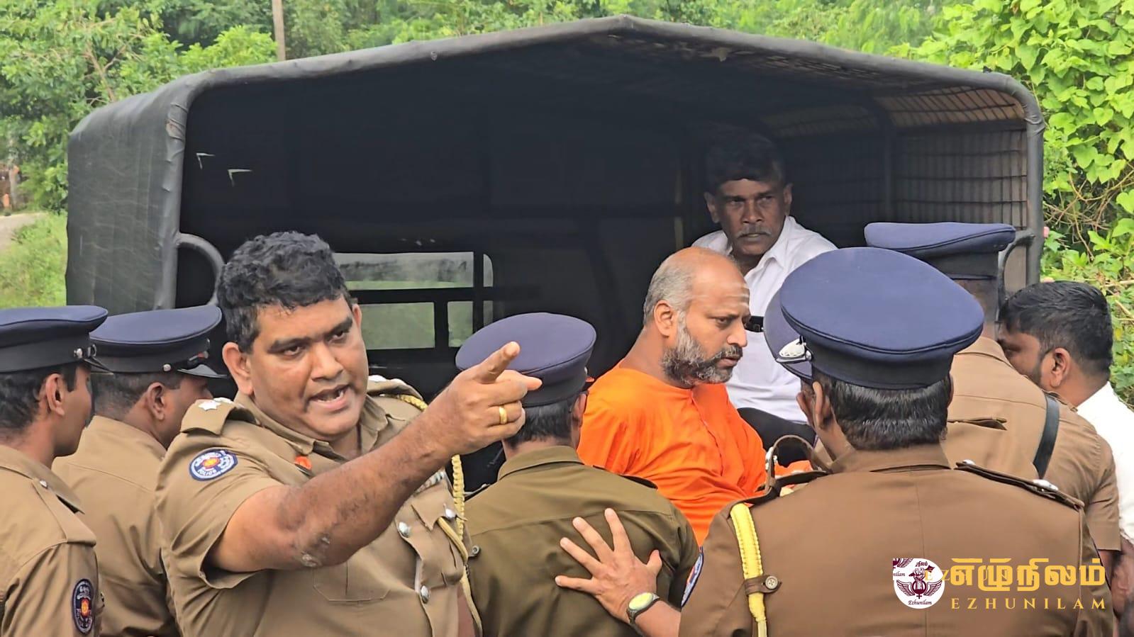 இந்துத் தலைவர் மீது பொலிஸார் தாக்குதல்; இனவாத – மதவாத வெறிச்செயல்- சுகாஸ் கடும் கண்டனம் இந்துத் தலைவர் மீது பொலிஸார் தாக்குதல்; இனவாத – மதவாத வெறிச்செயல்- சுகாஸ் கடும் கண்டனம்