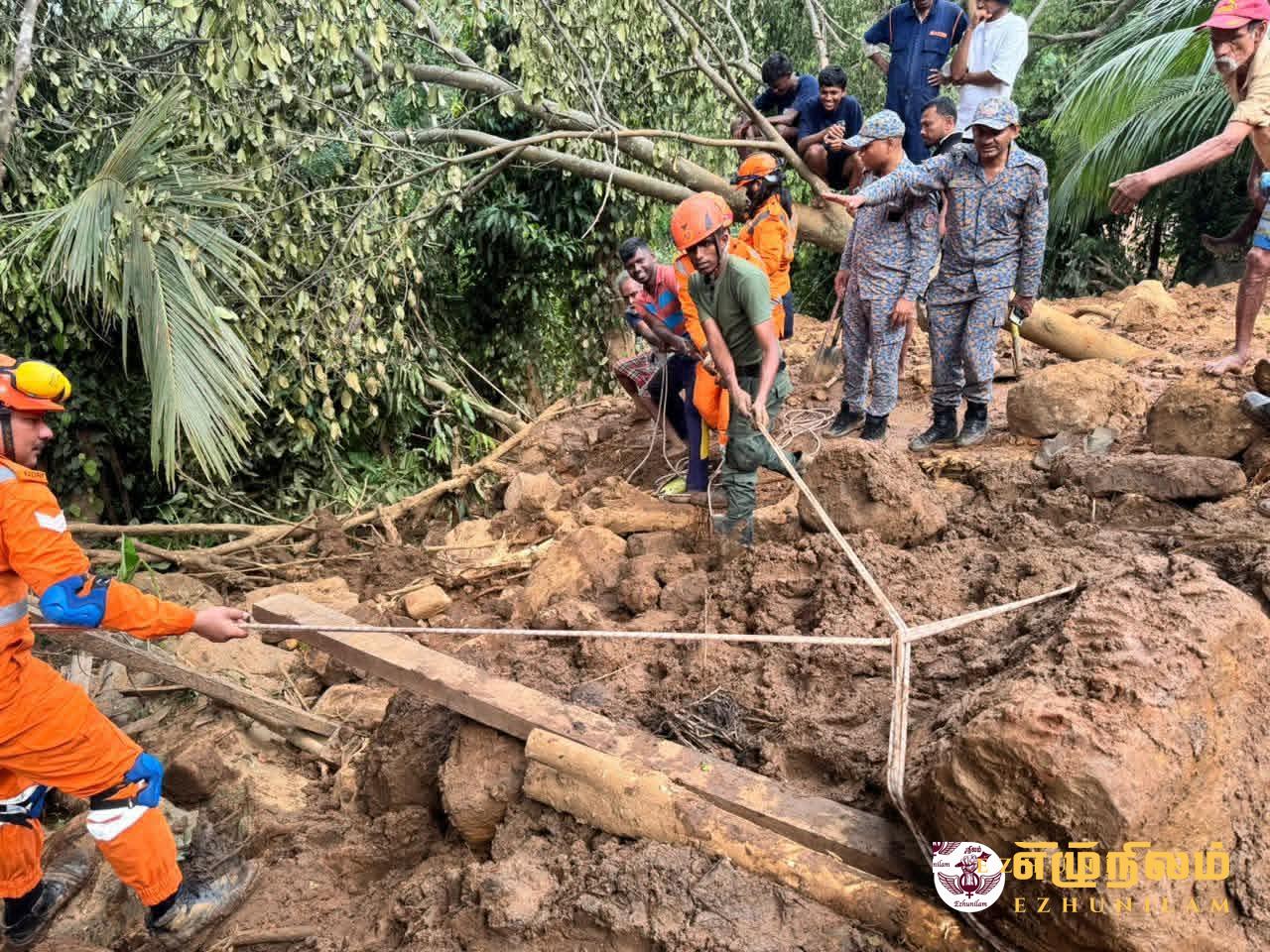 பல பகுதிகளுக்கும் செல்ல முடியாத நிலைமை; மீட்புப் பணிகளுக்கு மிகப் பெரும் சவால்; மண்ணில் புதையுண்டோர் குறித்து சரியான தகவல்கள் இல்லாததும் பெரும் சிக்கல் பல பகுதிகளுக்கும் செல்ல முடியாத நிலைமை; மீட்புப் பணிகளுக்கு மிகப் பெரும் சவால்; மண்ணில் புதையுண்டோர் குறித்து சரியான தகவல்கள் இல்லாததும் பெரும் சிக்கல்